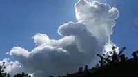 Muncul Awan Berbentuk Winnie The Pooh, Pertanda Apa?