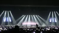 Overdose menjadi lagu pembuka keseruan konser EXO di Jakarta. 