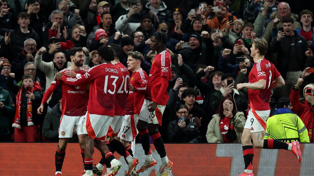 Top 3 Berita Bola: Situasi Makin Kritis, Manchester United Rela Bayar Mahal Mantan Pemainnya