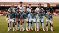 Maarten Paes menjadi starter saat Ajax Amsterdam bertandang ke markas klub Republik Irlandia, Shelbourne dalam laga kualifikasi UEFA Europa Conference League, Jumat (14/8/2026) dini hari WIB. (Dok. Ajax)
