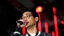 Membuka penampilannya, Afgan menyanyikan 'Water Fall'. Para fans Afgan sontak histeris melihat sang idola melantunkan lagu dengan suara khas yang dimilikinya. (Andy Masela/Bintang.com)