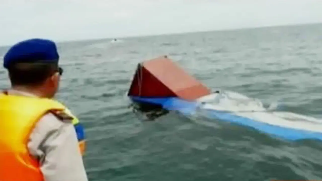 Kapal Barang Tenggelam 