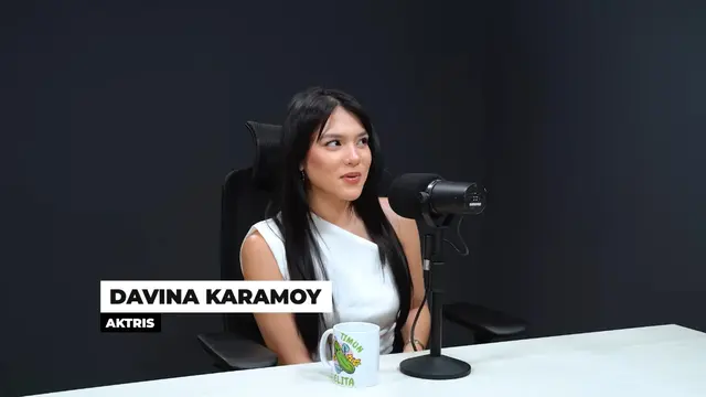 Davina Karamoy blak-blakan dirinya kembar 5. (credit: youtube.com/@radityadika)