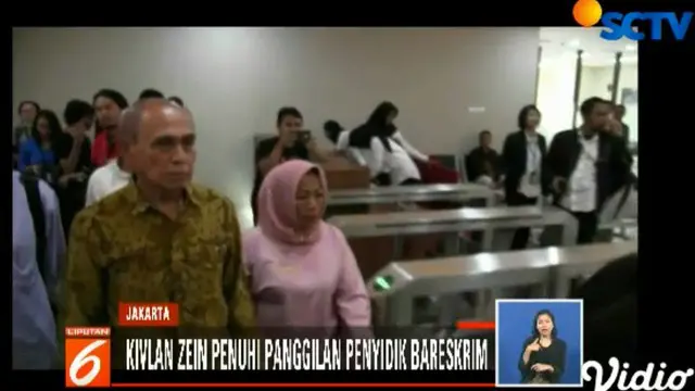 Menurut Kivlan, pengertian makar dalam KUHP adalah upaya mengubah bentuk pemerintahan dengan menggunakan senjata.