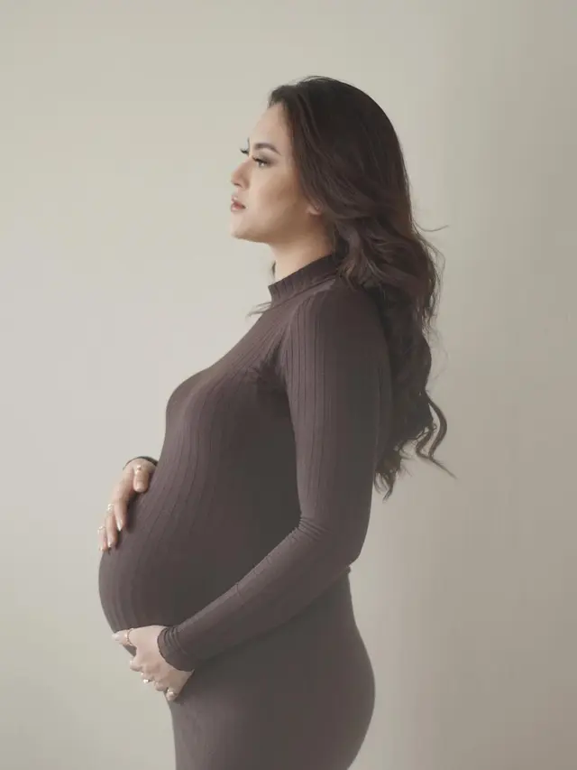 Hamil Anak Pertama, Ini 6 Potret Maternity Marcella Daryanani