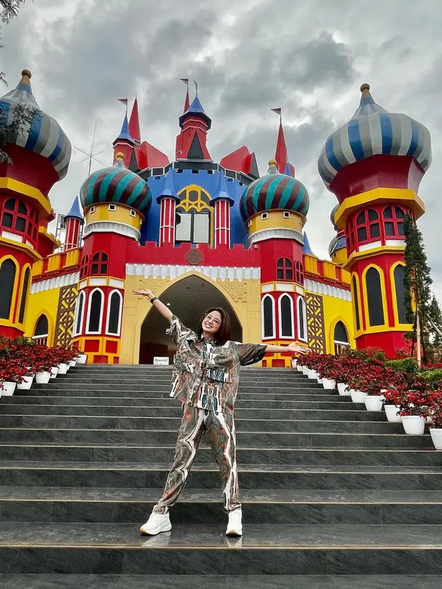 Rambah Bisnis Wisata, Ini 7 Potret Dewi Perssik di Wahana D'Castello Subang