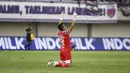 Kiper Persita Tangerang, Dhika Bayangkara merayakan gol ke gawang PSIS Semarang yang dicetak Ramiro Fergonzi saat laga pekan ke-10 BRI Liga 1 2022/2023 antara Persita Tangerang melawan PSIS Semarang di Stadion Indomilk Arena, Tangerang, Rabu (14/9/2022). (Bola.com/Muhammad Aldiansyah)