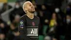 Comeback Neymar usai pulih dari cedera di pekan ke-25 Liga Prancis menghadapi tuan rumah Nantes, Sabtu (19/2/2022) berbuah hasil minor. Meski menyumbang 1 gol, Neymar menyia-nyiakan sebuah eksekusi penalti yang berujung kekalahan 1-3. (AFP/Loic Venance)