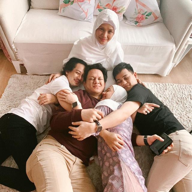 Kini Sudah Jadi Ibu, Ini 6 Potret Kebersamaan Dinda Hauw dan Sang Ibunda