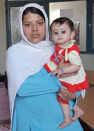 Gulnaz rela menikah dengan orang yang memperkosanya demi sang anak, Smile | foto: copyright dailymail.co.uk