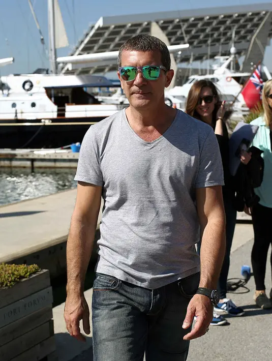 "Saya ingat dia bilang ke saya, 'Antonio, ingat kau membunuh seseorang di adegan 21? Kau punya masalah dengan itu? kau tidak punya masalah membunuh seseorang, tapi kau punya masalah mencium seseorang dalam film”.  (Bintang/EPA)