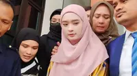 Inara Idola Rusli alias Inara Rusli saat menghadiri agenda sidang mediasi atas keretakan rumah tangganya dengan Virgoun. (Dok. via M. Altaf Jauhar)