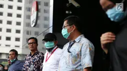 Ratusan Wadah Pegawai KPK menggelar aksi Solidaritas Untuk Gilang mengelilingi Gedung KPK Merah Putih di Jakarta, Kamis (7/9). Aksi digelar terkait penganiayaan pegawai KPK pada tanggal 2 Februari 2019 di  Hotel Borobudur. (merdeka.com/Dwi Narwoko)