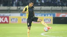 Striker Srwijaya FC, Alberto Beto Goncalves, melakukan pemanasan jelang laga Torabika Soccer Championship 2016 melawan Persib di Stadion Si Jalak Harupat, Bandung, Sabtu (30/4/2016). (Bola.com/Vitalis Yogi Trisna)