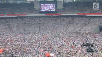 Suasana kampanye akbar Capres dan Cawapres nomor urut 01, Jokowi - Ma'ruf Amin di Stadion Gelora Bung Karno (SGBK), Jakarta, Sabtu (13/4). Kampanye akbar Kampanye akbar tersebut bertajuk konser putih bersatu. (Liputan6.com/Angga Yuniar)