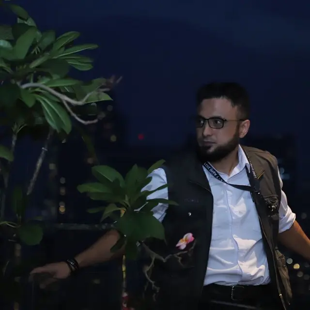 Lamar Sang Kekasih, Ini 6 Potret Terbaru Rizal Djibran Awet Muda di Usia 44 Tahun
