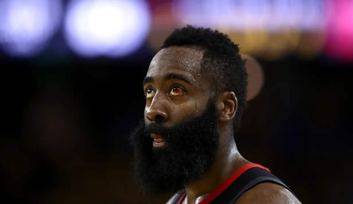 Catatan istimewa dari James Harden pada musim ini meski masih jauh dari ukiran Kareem Abdul-Jabbar yang sepanjang kariernya mencetak 38,387 pts. (AFP/Getty Images/Ezra Shaw)