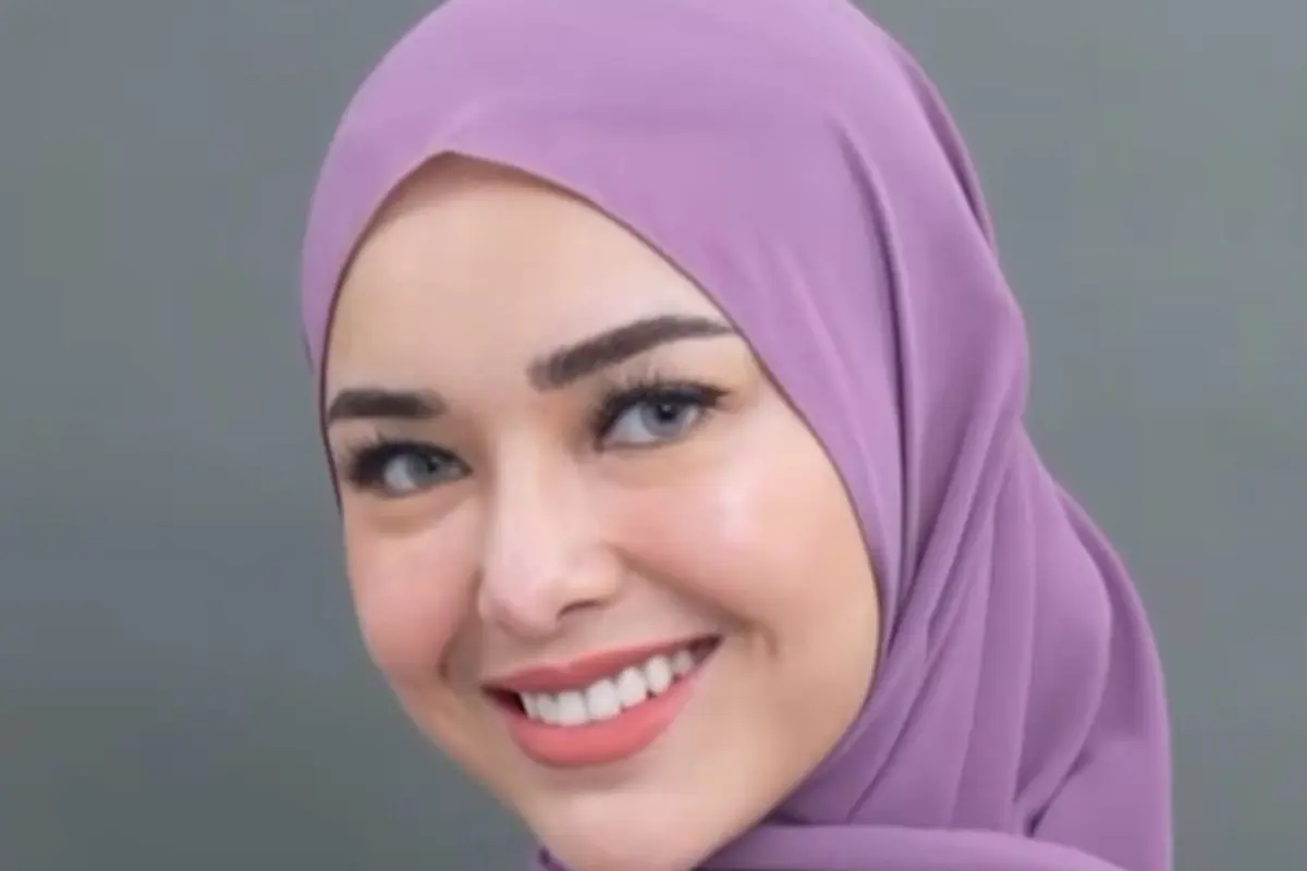 Potret Amanda Manopo memakai hijab (Sumber: Instagram/amandamanopo)