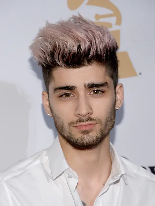 Memiliki selera fesyen yang menarik, tak khayal Zayn Malik kerap menjadi pusat perhatian publik. Namun kali ini Zayn gagal tampil sempurna. (AFP/Bintang.com)