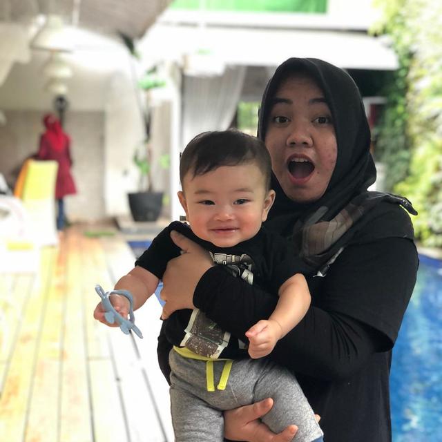 5 Potret Lala Pengasuh Rafathar saat Momong Zayn dan Zunaira, Penuh Kehangatan