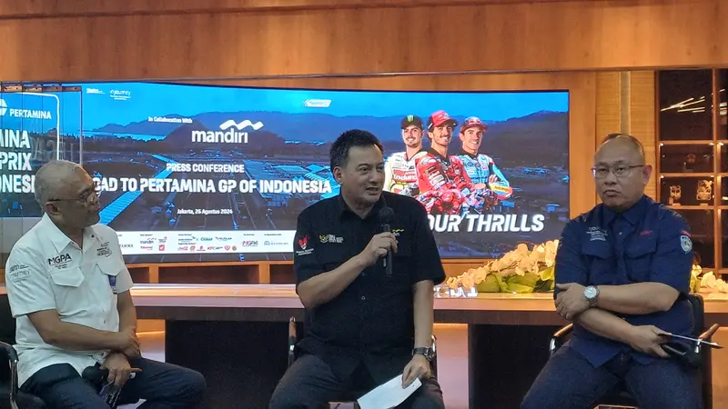 Corporate Secretary PT Bank Mandiri Tbk Teuku Ali Usman dalam sesi konferensi pers MotoGP Mandalika 2024 di Kantor InJourney, Jakarta, Senin (26/8/2024). (Maul/Liputan6.com)