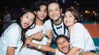 5 Potret Dapur dan Meja Makan Rumah Dwi Sasono dan Widi Mulia yang Hangat dengan Sentuhan Natural