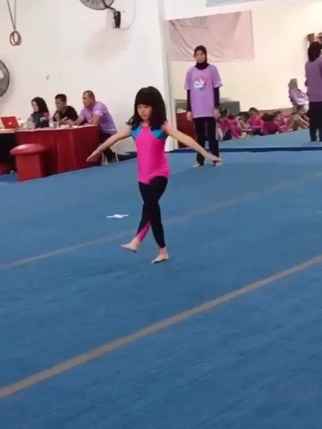 Vania Athabina putri Venna Melinda mengikuti kompetisi gymnastic. (Foto: Instagram/vennamelindareal)
