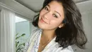 Begini pesona Naysila Mirdad saat bangun tidur, ia pamerkan senyuman manisnya dengan wajah alami yang bikin netizen terkesima. Muka bantal tanpa makeup, patas cantik pesinetron ini tuai pujian.(Liputan6.com/IG/@naymirdad)