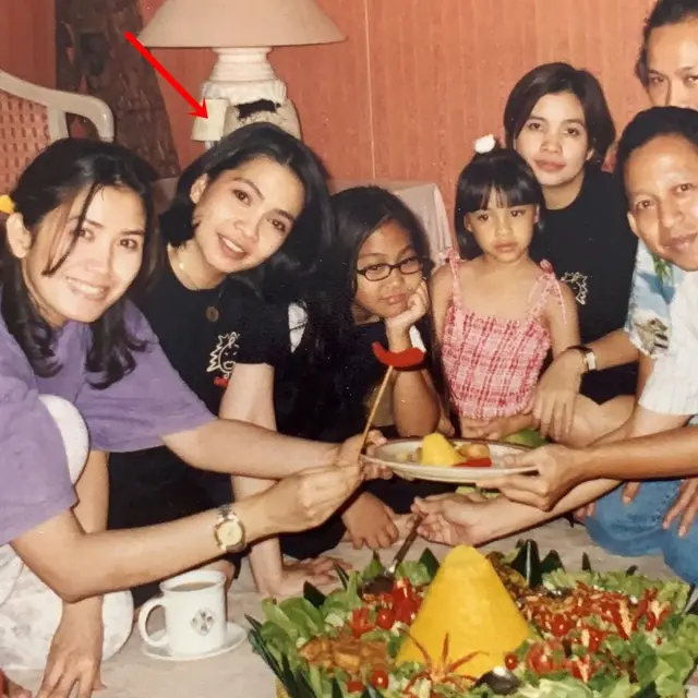 Potret muda Rieta Amalia, mukanya mirip Nagita Slavina (Sumber: Instagram/raffinagita1717)