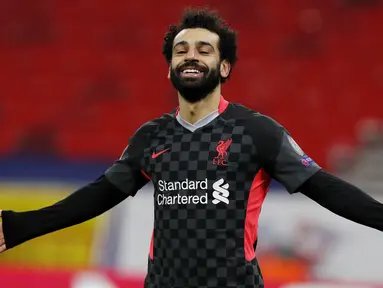 Striker Liverpool, Mohamed Salah, melakukan selebrasi usai mencetak gol ke gawang RB Leipzig pada laga Liga Champions di Stadion Puskas, Rabu (17/2/2021). Liverpool menang dengan skor 2-0. (AP/Laszlo Balogh)