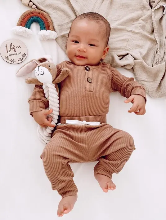 Sedangkan si bungsu bernama Kiyoji Kaynen Bachdim yang lahir pada 1 Maret 2021. (Foto: instagram.com/kiyojikaynenbachdim)