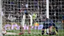 Proses terjadinya gol yang dicetak gelandang Real Madrid, Daniel Ceballos, ke gawang Huesca pada laga La Liga Spanyol di Stadion Santiago Bernabeu, Madrid, Minggu (31/3). Madrid menang 3-2 atas Huesca. (AFP/Javier Soriano)