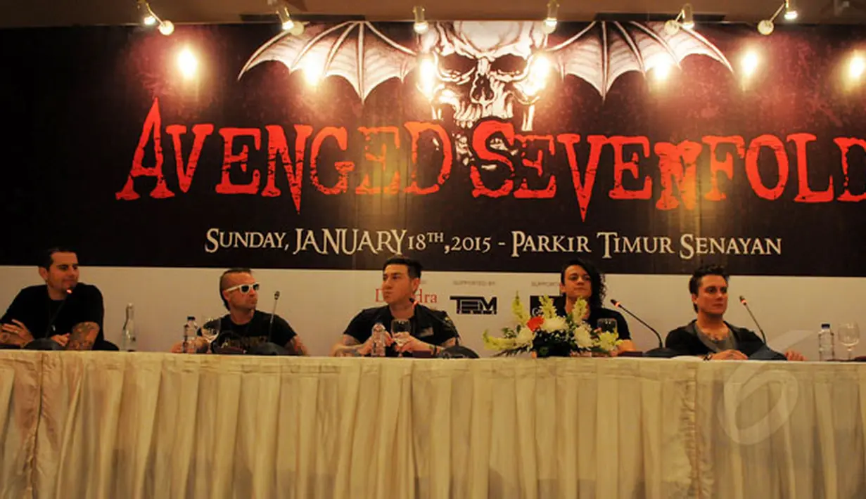 Kelompok musik Avenged Sevenfold (A7X) melakukan sesi jumpa pers jelang konser Asia Tour 2015 di Jakarta, Sabtu (17/1/2015). Avenged Sevenfold dijadwalkan beraksi di Parkir Timur Senayan, Jakarta, 18 Januari 2015. (Liputan6.com/Faisal R Syam)