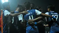 Pemain arema saat merayakan gol melawan Borneo FC di Stadion Kanjuruhan, Malang (11/8/2018). (Bola.com/Iwan Setiawan)