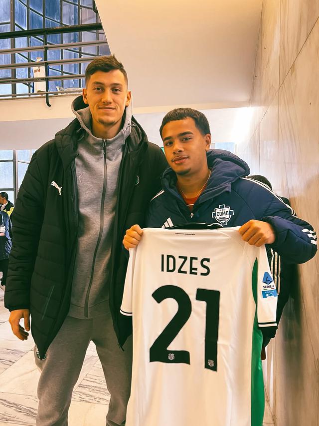 Bek muda Como 1907, Lyfe Oldenstam, berkesempatan untuk bertemu dengan palang pintu Sassuolo dan Timnas Indonesia, Jay Idzes.