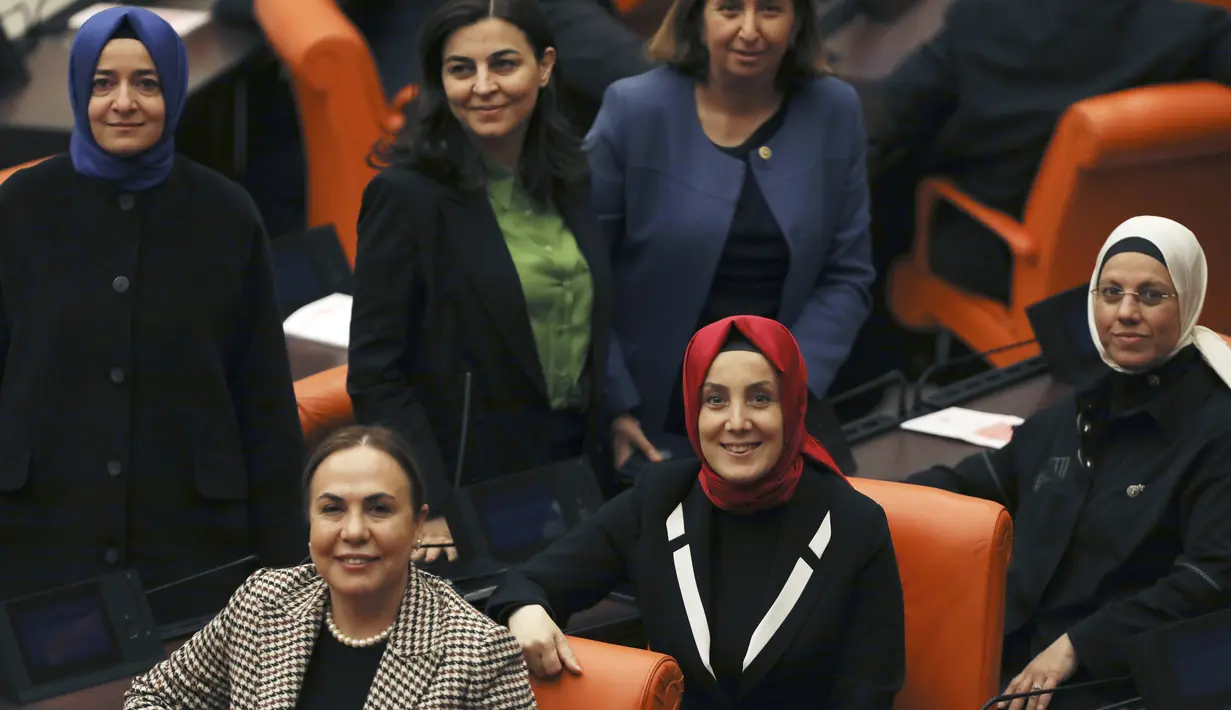 Khawatir dengan invasi Rusia ke Ukraina setahun yang lalu, Finlandia dan Swedia meninggalkan kebijakan non-blok mereka yang telah berlangsung selama puluhan tahun dan mengajukan permohonan untuk bergabung dengan aliansi ini. (AP Photo/Burhan Ozbilici)