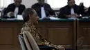 Heru Sulaksono saat mendengarkan bacaan dakwaan Jaksa Penuntut umum (JPU) dalam sidang perdana di Pengadilan Tipikor, Jakarta, Senin (8/9/14). (Liputan6.com/Panji Diksana)