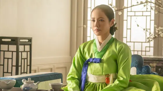 Gaya Hanbok Son Ye Jin di Drama The Scandal 2026