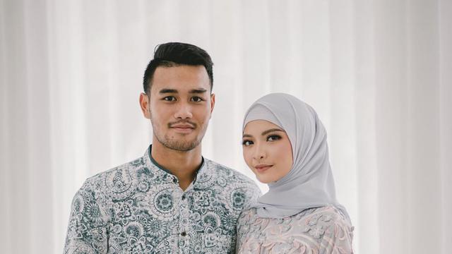 7 Potret Kebersamaan M Rafli Pemain Arema FC dengan Kekasih