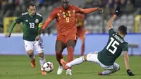 Romelu Lukaku (tengah) cetak dua gol saat Belgia diimbangi Meksiko (JOHN THYS / AFP)