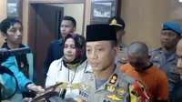 Kapolres Garut AKBP Budi Satria Wiguna didampingi Ketua P2TP2A Diah Kurnisari saat memberikan penjelasan kepada wartawan (Liputan6.com/Jayadi Supriadin)