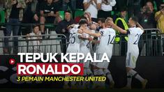 Berita video momen 3 pemain MU (Manchester United) menepuk kepala Cristiano Ronaldo setelah mencetak gol perdananya pada musim ini.