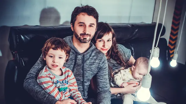 Mengadopsi Anak dari Latar Belakang Berbeda Dapat Berdampak Positif Kesehatan Mental