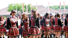 Setiap 17 Agustus, idol group JKT48 selalu merayakan HUT RI dengan fans, Jakarta, Minggu (17/8/14). (Liputan6.com/Faisal R Syam)