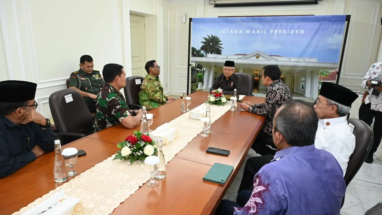 Wakil Presiden (Wapres) Ma’ruf Amin menerima Menteri Koordinator Bidang Politik, Hukum, dan Keamanan (Menko Polhukam) Mahfud Md, serta Panglima TNI Yudo Margono di Istana Wakil Presiden, Selasa (4/7/2023).