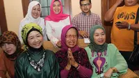 Usai Nyoblos, Ibunda Jokowi Nobar Quick Count di Rumah