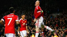 Louis van Gaal menerapkan taktis cerdas dengan menempatkan Wayne Rooney di posisi striker kembali saat laga Manchester United vs CSKA Moskwa, Selasa (3/11/2015). Rooney pun mencetak gol kemenangan bagi timnya lewat sundulan kepala.