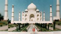 Putri Diana di Taj Mahal (Arthur Edwards)