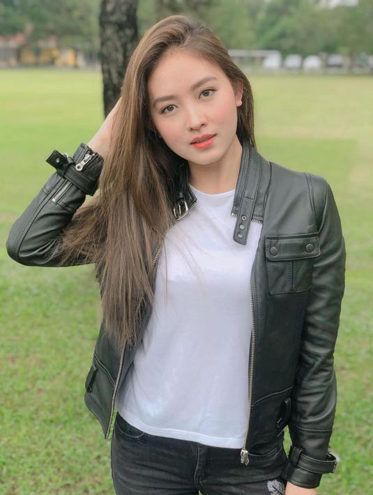 FOTO: Gaya Natasha Wilona Pakai Leather Jacket, Tampil ...
