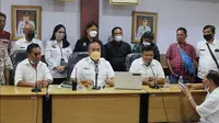 Konferensi pers usai rapat tim gabungan yang diberi nama Tim PBSU di Aula Rapat Lantai 3, Kantor Disnaker Sumut, Jalan Asrama, Kota Medan.